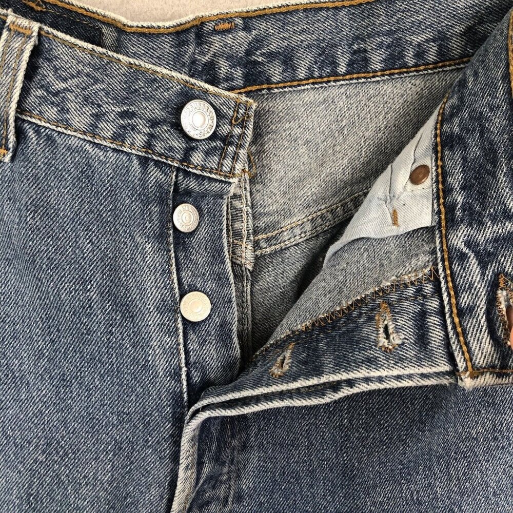 VTG Levis 501 Jeans Men 34x30 Blue Light Wash Straight  Button Fly USA 90s Y2K - Picture 2 of 16